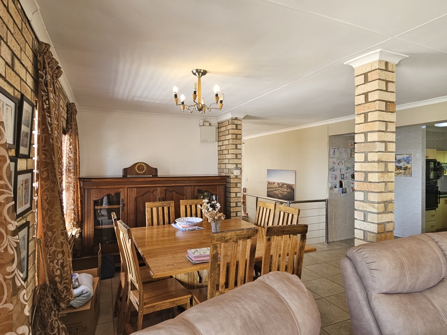 6 Bedroom Property for Sale in Wavecrest Eastern Cape